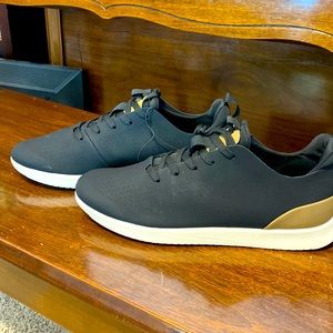 Steve Madden sneaker shoes. Size 9 NEW- unused